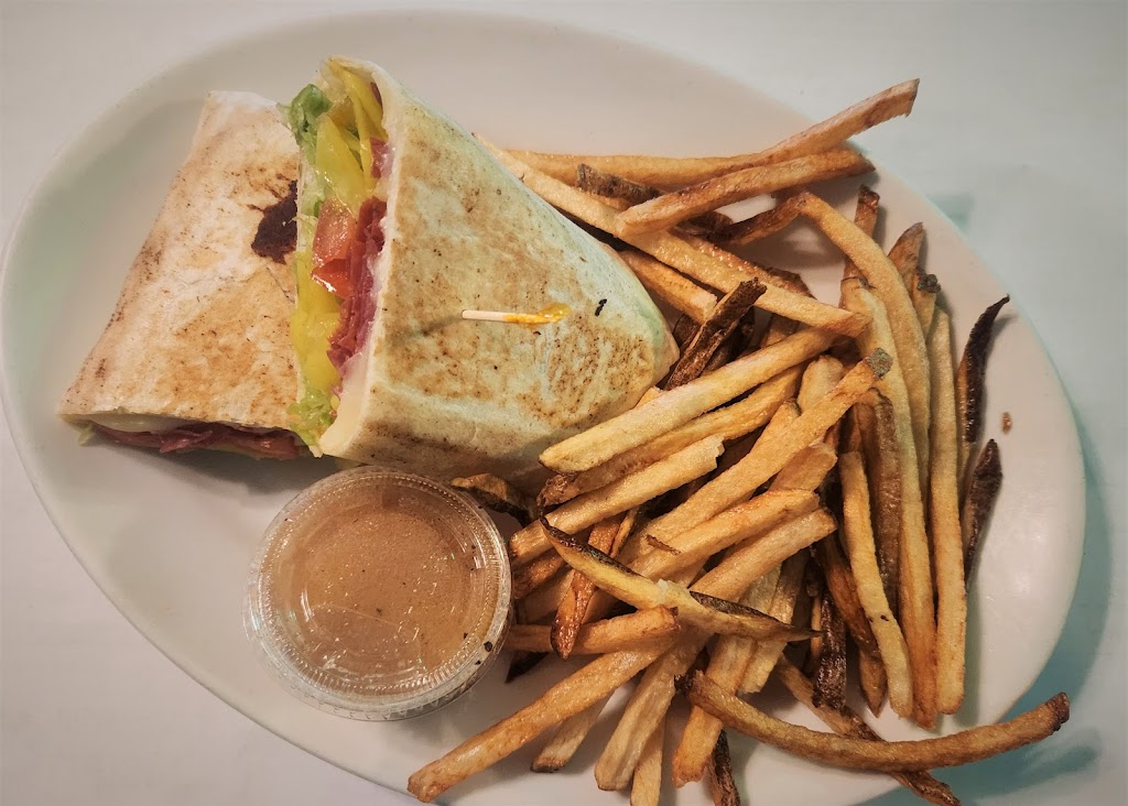 Yankee Lake Tavern | restaurant | 1820 OH-7, Brookfield Center, OH 44403, USA | 3304488866 OR +1 330-448-8866