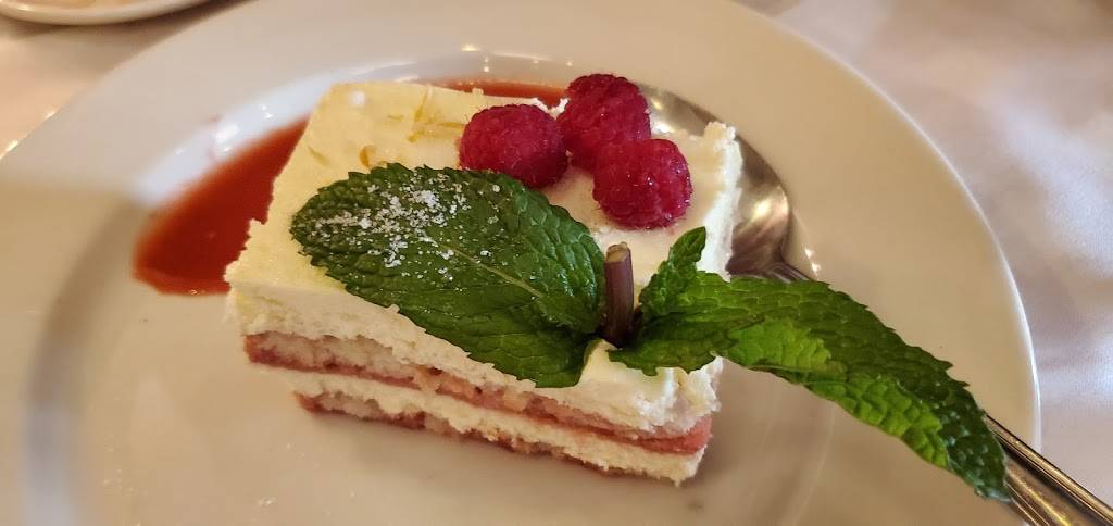 Maggianos Little Italy | restaurant | 8030 Renaissance Pkwy Suite 890, Durham, NC 27713, USA | 9195720070 OR +1 919-572-0070