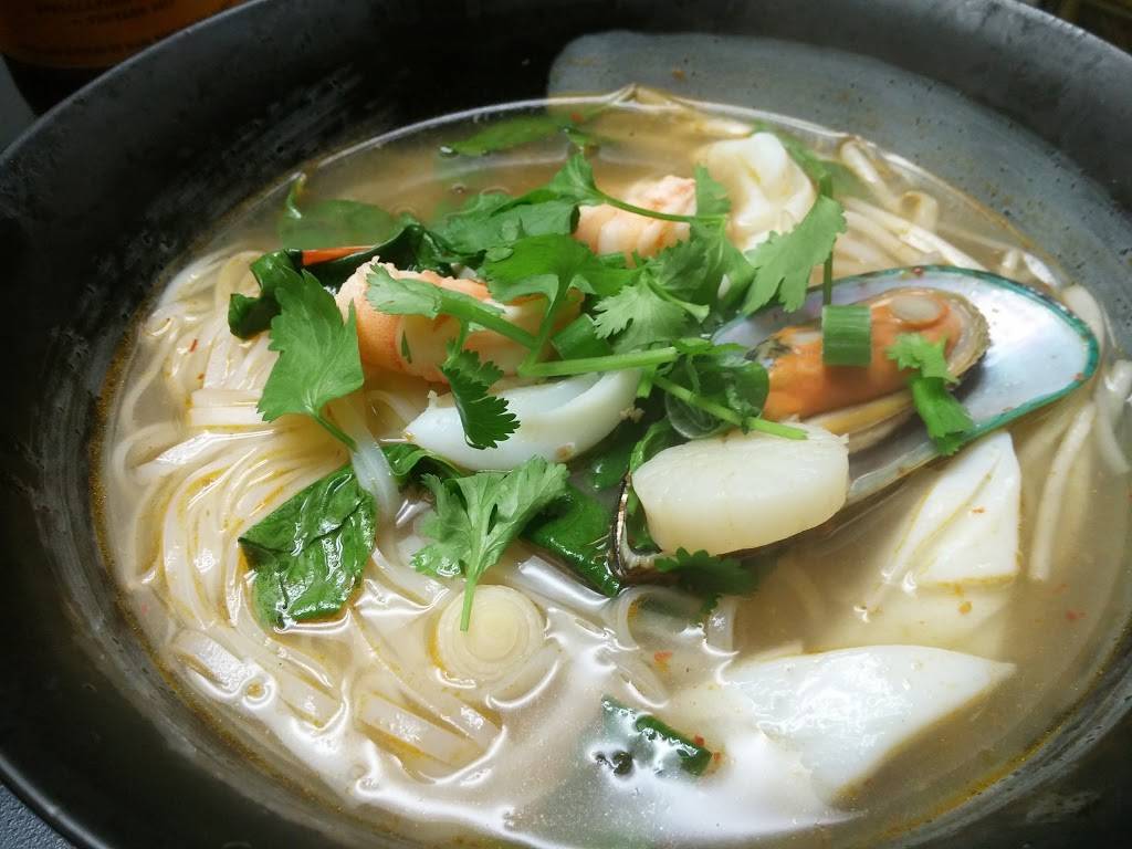 Baan Thai Restaurant | restaurant | 1408, 424 Larkfield Center, Santa Rosa, CA 95403, USA | 7075768621 OR +1 707-576-8621