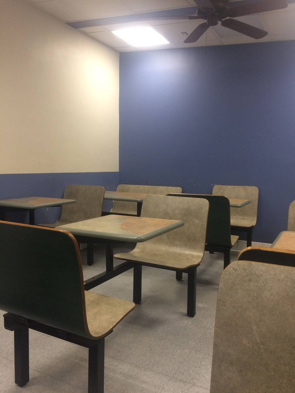 Sno-White Drive In | restaurant | 50 W Sherwood Ave, McFarland, CA 93250, USA | 6617923123 OR +1 661-792-3123