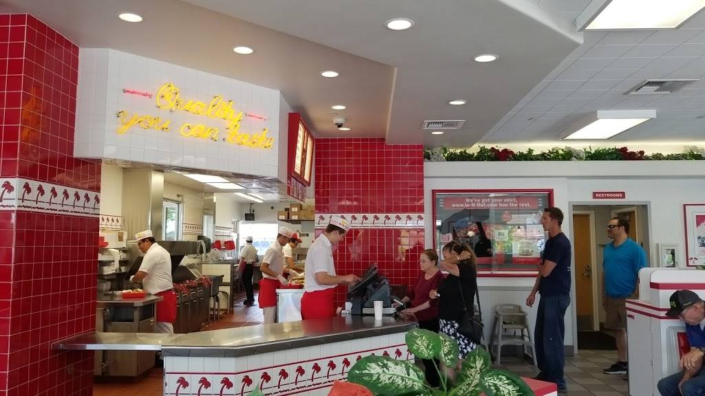 In-N-Out Burger | restaurant | 780 Airport Fwy, Hurst, TX 76054, USA | 8007861000 OR +1 800-786-1000