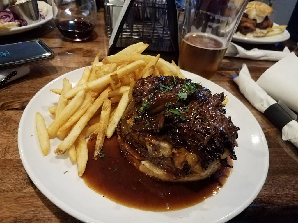 Louies Tap House | restaurant | 5689 Elevator Rd, Roscoe, IL 61073, USA | 8152701020 OR +1 815-270-1020