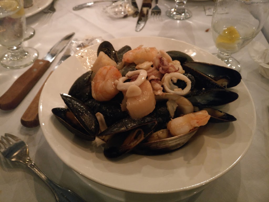 Dannys Steakhouse & Oyster Bar | restaurant | 13-46 127th St, College Point, NY 11356, USA | 7189611688 OR +1 718-961-1688