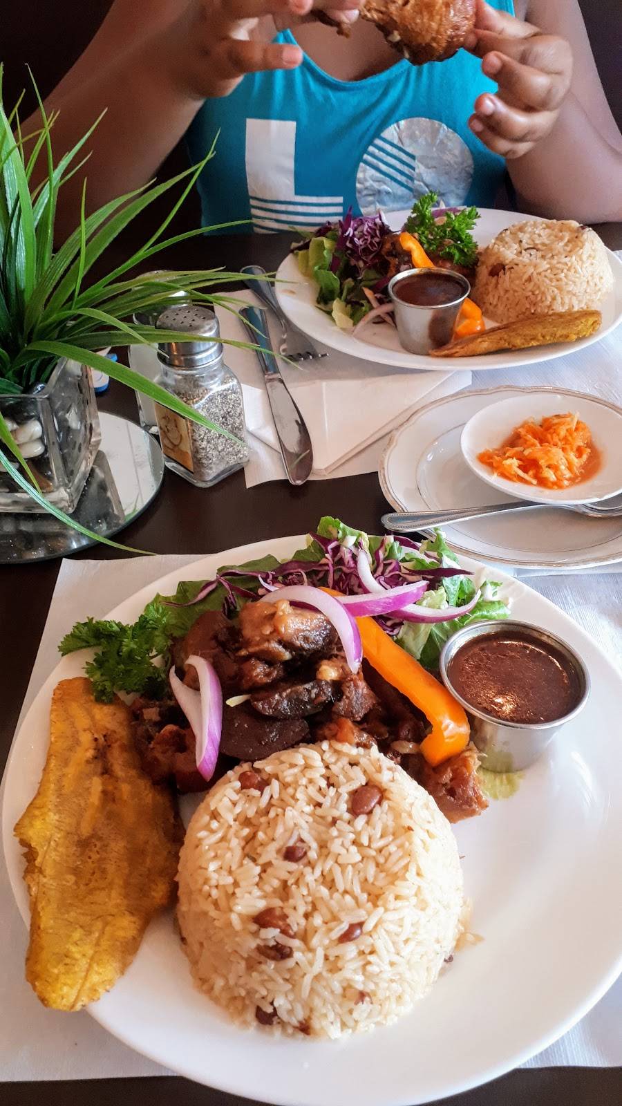 Fourchette Antillaise | restaurant | 5968 Rue de Salaberry, Montréal, QC H4J 1J8, Canada | 5143379393 OR +1 514-337-9393