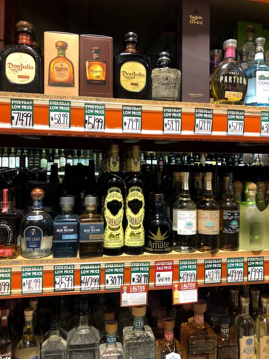 Danbury Green | shopping mall | 115 Mill Plain Rd, Danbury, CT 06811, USA | 2036355560 OR +1 203-635-5560