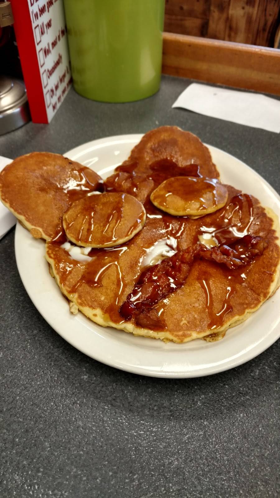 Kerries Northway Diner | restaurant | 51 Main St, Queensbury, NY 12804, USA | 5187410323 OR +1 518-741-0323