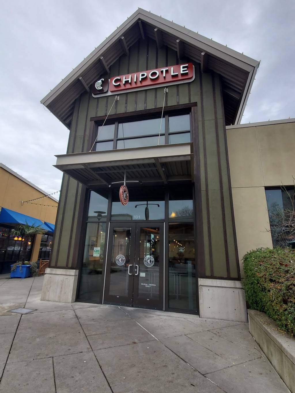 Chipotle Mexican Grill | restaurant | 512 Ramsay Way #101, Kent, WA 98032, USA | 2538503777 OR +1 253-850-3777