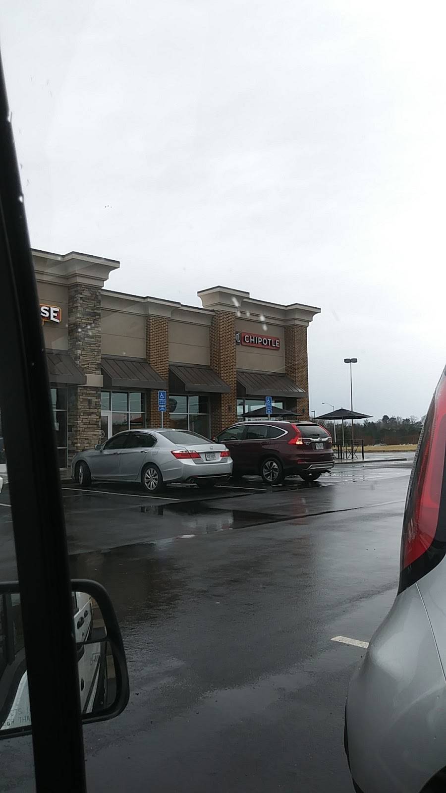 Chipotle Mexican Grill | restaurant | 450 Mall Dr Ste 130, Danville, VA 24540, USA | 4347921715 OR +1 434-792-1715