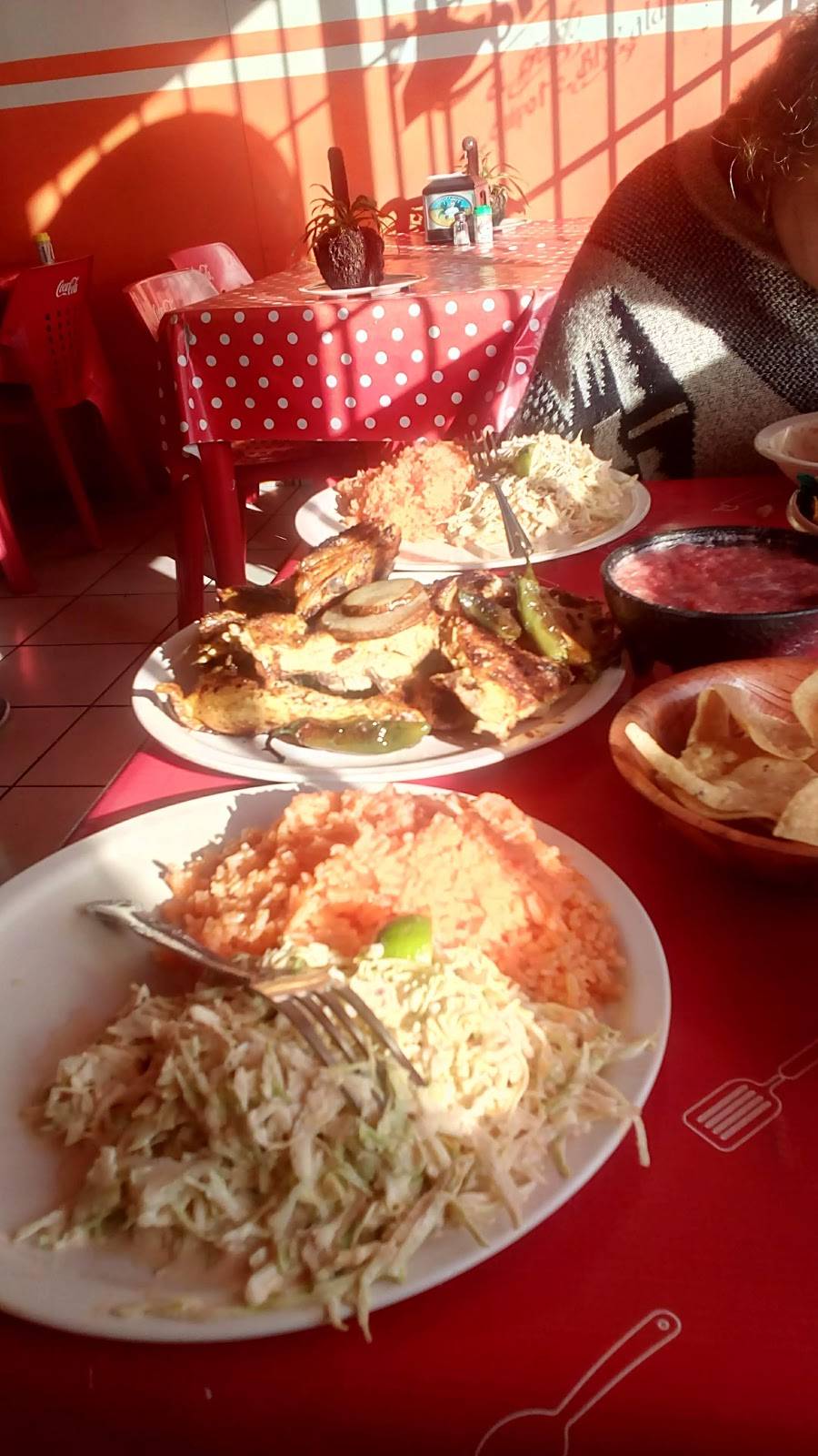 Pollos La Mescalera | restaurant | Manuel Pérez Yañez 2428, Amp Lucio Blanco, 22710 Rosarito, B.C., Mexico | 016616135390 OR +52 661 613 5390