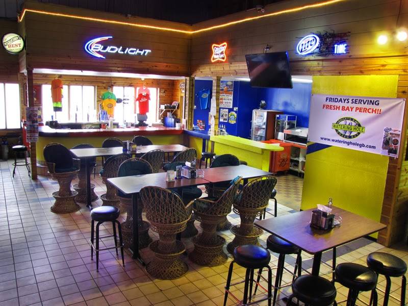 Watering Hole | restaurant | 2107 Velp Ave, Green Bay, WI 54303, USA | 9204340805 OR +1 920-434-0805