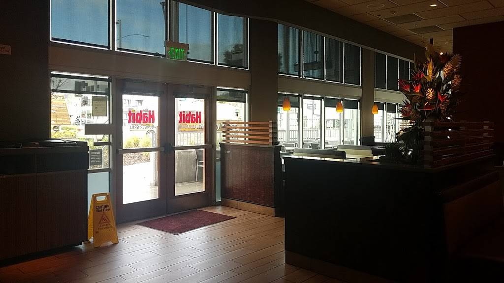 The Habit Burger Grill | restaurant | 1080 Monroe St #100, Albany, CA 94706, USA | 5105265560 OR +1 510-526-5560