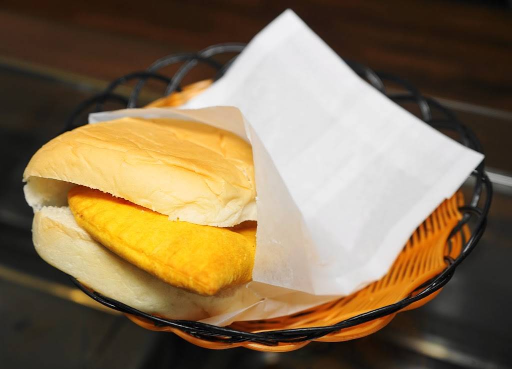 McKoys Caribbean Fusion | restaurant | 950 Southdown Rd, Mississauga, ON L5J 2Y4, Canada | 9058559773 OR +1 905-855-9773