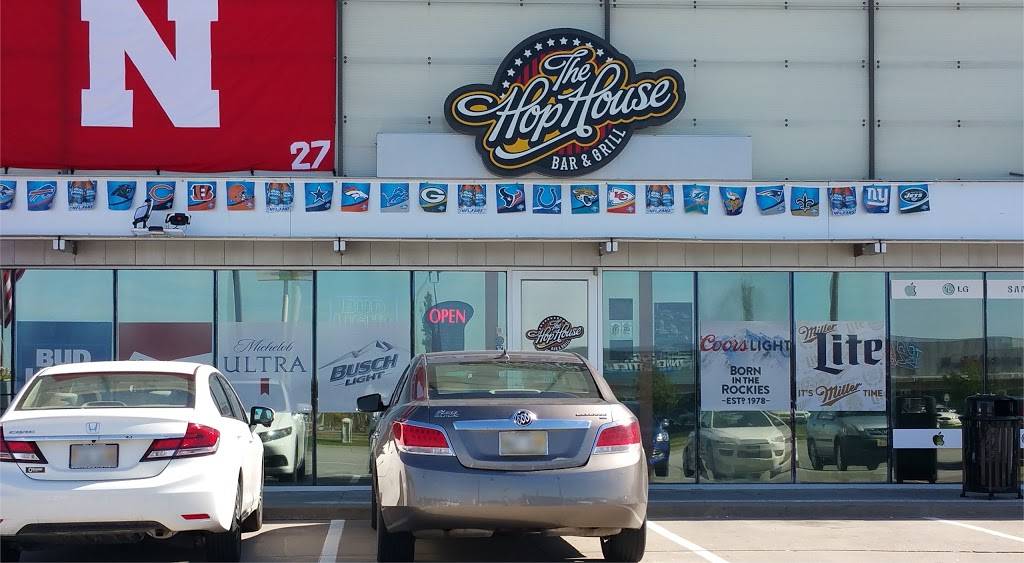 The HopHouse Bar & Grill | restaurant | 11425 S 72nd St #101, Papillion, NE 68046, USA | 4029330511 OR +1 402-933-0511