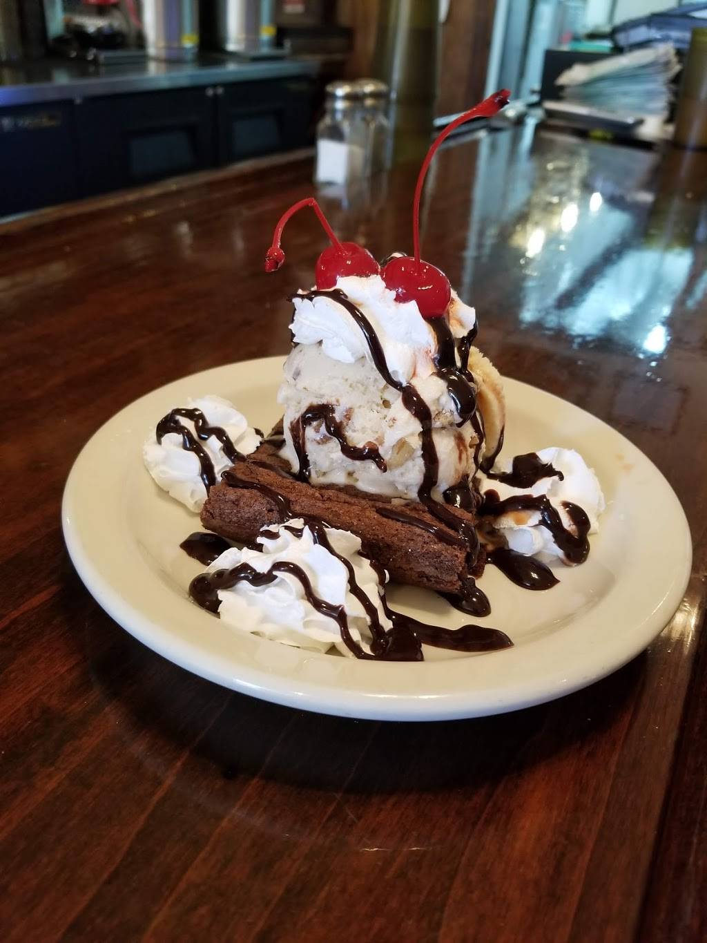 Hennings Restaurant | restaurant | 157 W Main St, Lebanon, KY 40033, USA | 2706926843 OR +1 270-692-6843