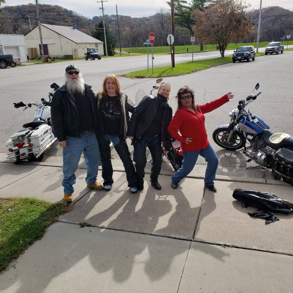 Tonys Saloon | restaurant | 1180 S Main St, Minneiska, MN 55910, USA | 5079324969 OR +1 507-932-4969