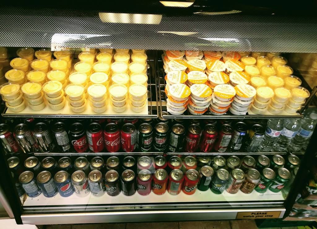 Famous Pizza | restaurant | 28 Queen St W, Cambridge, ON N3C 1G1, Canada | 5192201295 OR +1 519-220-1295