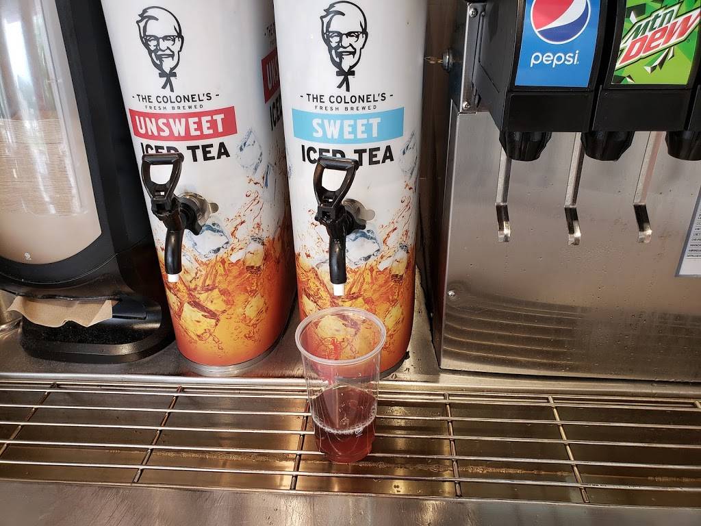 KFC | restaurant | 215 E Sunshine St, Springfield, MO 65807, USA | 4175013572 OR +1 417-501-3572