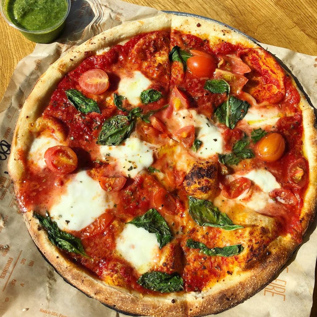 Blaze Pizza | meal takeaway | 301 W Esplanade Dr, Oxnard, CA 93036, USA | 8057277121 OR +1 805-727-7121