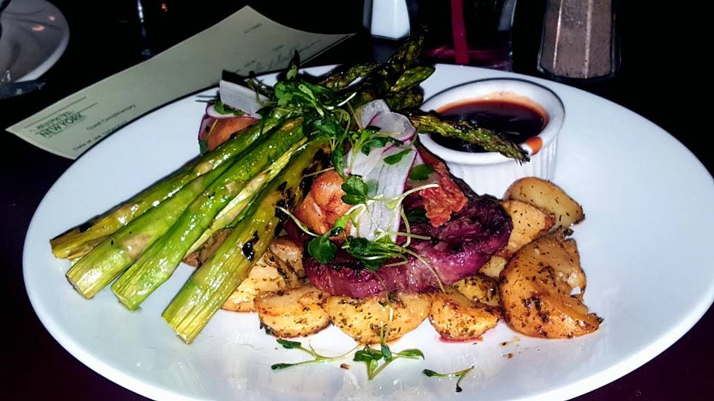 Nine Fine Irishmen | restaurant | 3790 S Las Vegas Blvd, Las Vegas, NV 89109, USA | 8668154365 OR +1 866-815-4365