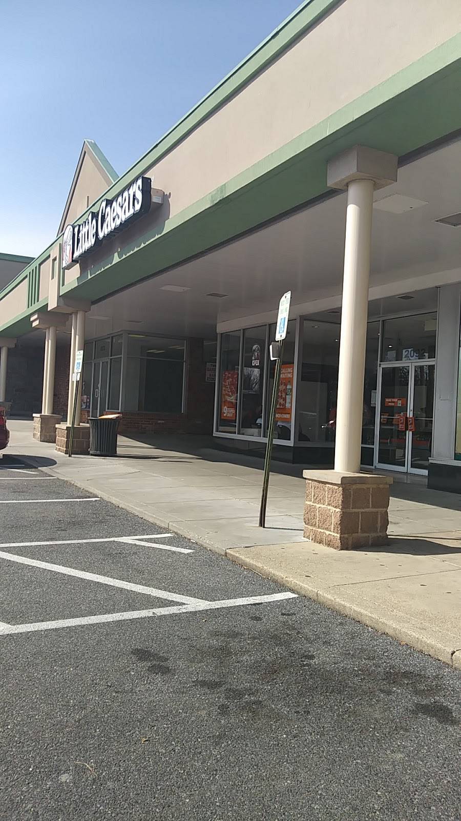 Little Caesars Pizza | meal takeaway | 2092 Veirs Mill Rd, Rockville, MD 20851, USA | 3012516145 OR +1 301-251-6145