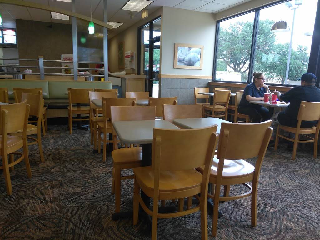 Wendys | restaurant | 6250 Oakmont Blvd, Fort Worth, TX 76132, USA | 8179000684 OR +1 817-900-0684