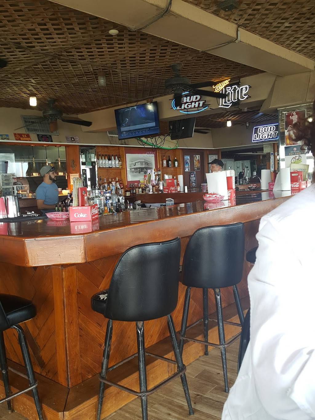 Ocean Front Bar & Grill | restaurant | 100 9th Ave N, Myrtle Beach, SC 29577, USA | 8434485142 OR +1 843-448-5142