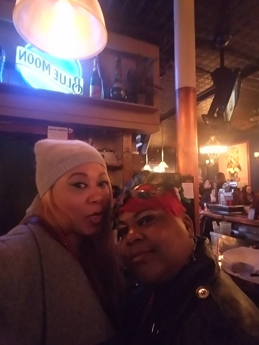 Beaumont Bar And Grill | restaurant | 2020 N Halsted St, Chicago, IL 60614, USA | 7732810177 OR +1 773-281-0177