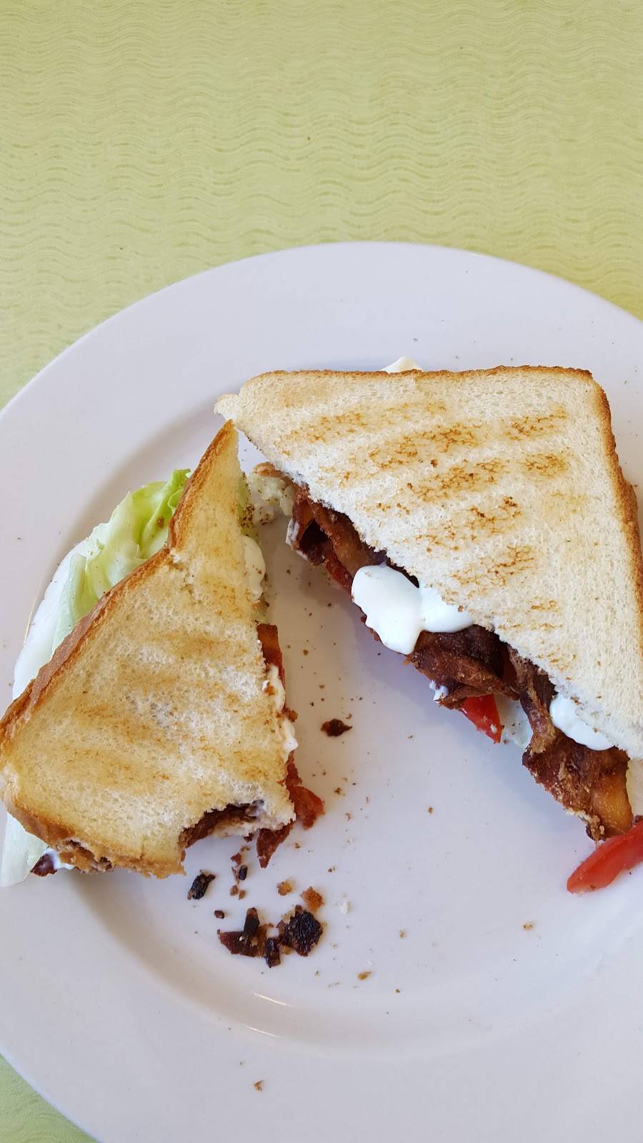 Oceanana Pier | restaurant | e 28512, 614 E Fort Macon Rd, Atlantic Beach, NC 28512, USA | 2527264111 OR +1 252-726-4111