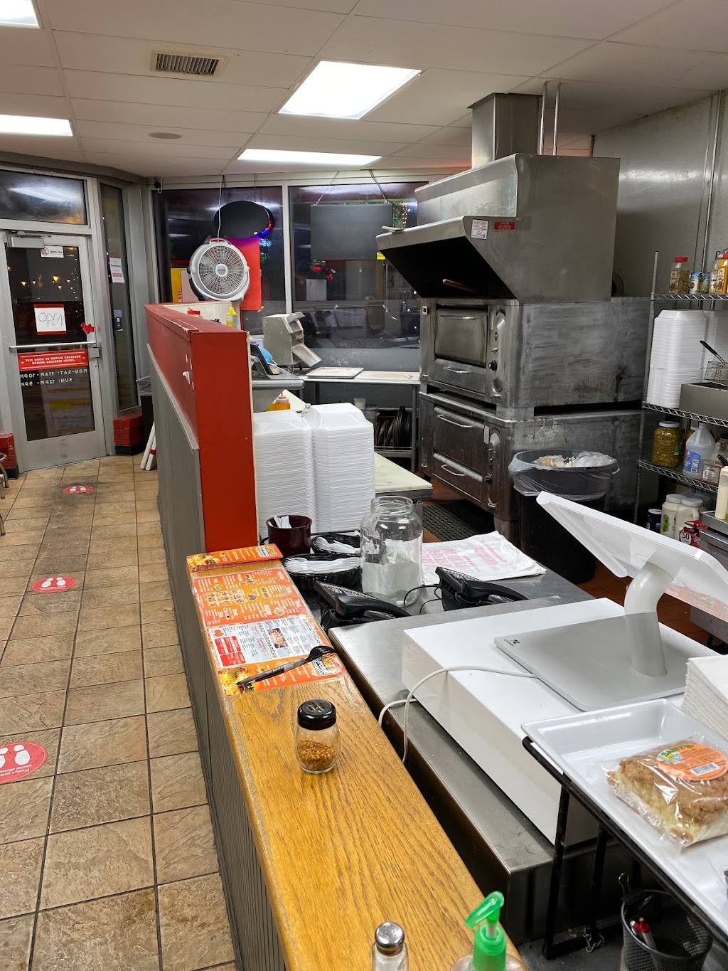 Pyramid Pizza & Grill | restaurant | 2329 Hennepin Ave S, Minneapolis, MN 55405, USA | 6123773422 OR +1 612-377-3422