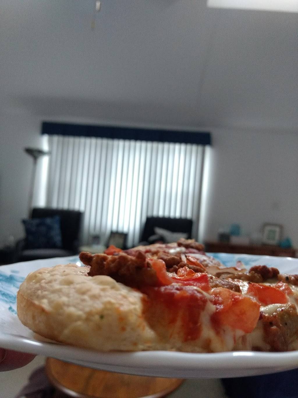 Pizza Hut | restaurant | 2429 Sycamore Dr, Morris, IL 60450, USA | 8159429111 OR +1 815-942-9111