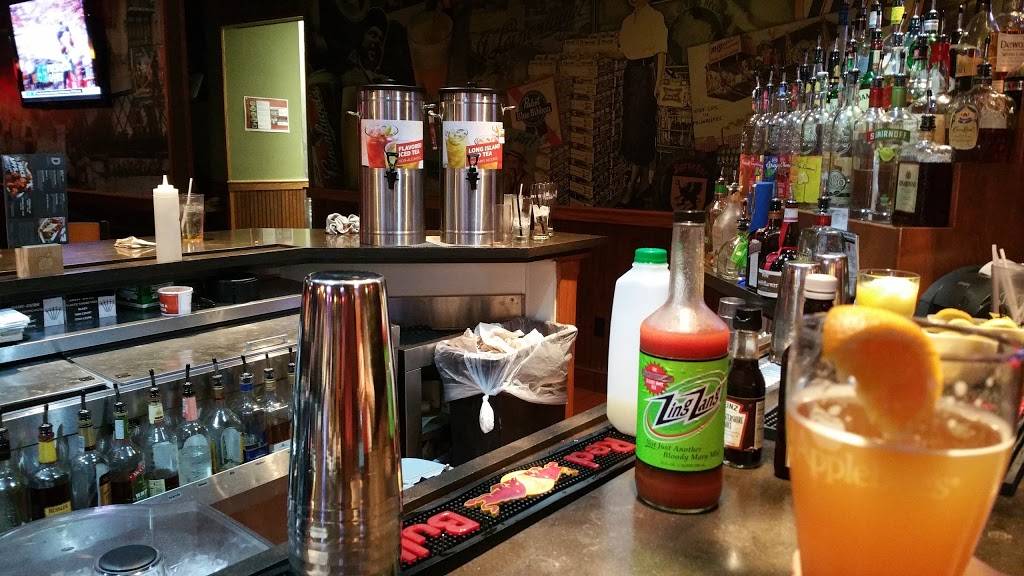 Applebees Grill + Bar | restaurant | 1700 S Koeller St, Oshkosh, WI 54902, USA | 9202318770 OR +1 920-231-8770