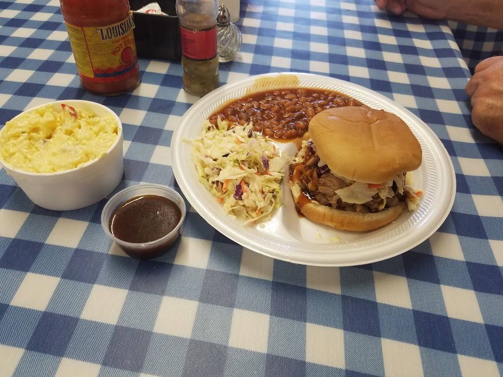 Rays World Famous BBQ | restaurant | 4114 E Service Rd, West Memphis, AR 72301, USA | 8707322044 OR +1 870-732-2044