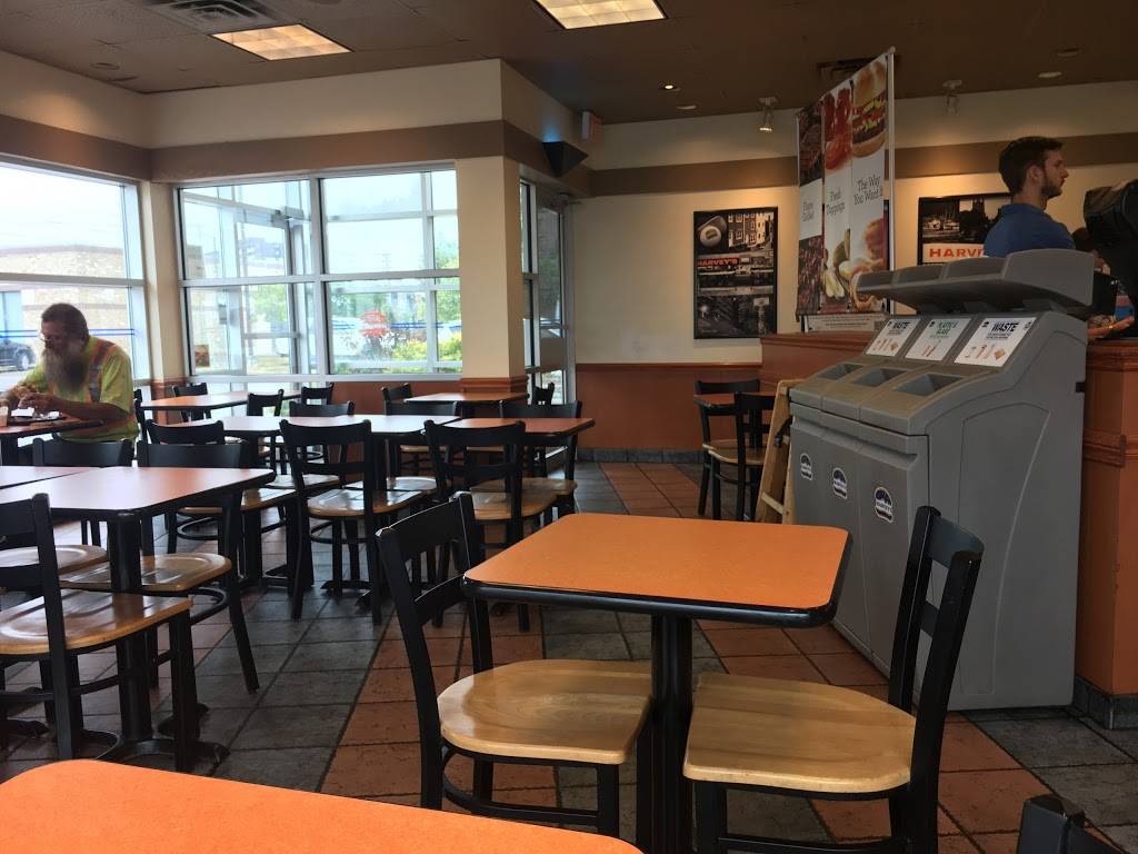 Harveys | restaurant | 847 Wonderland Rd S, London, ON N6K 4T2, Canada | 5194731200 OR +1 519-473-1200