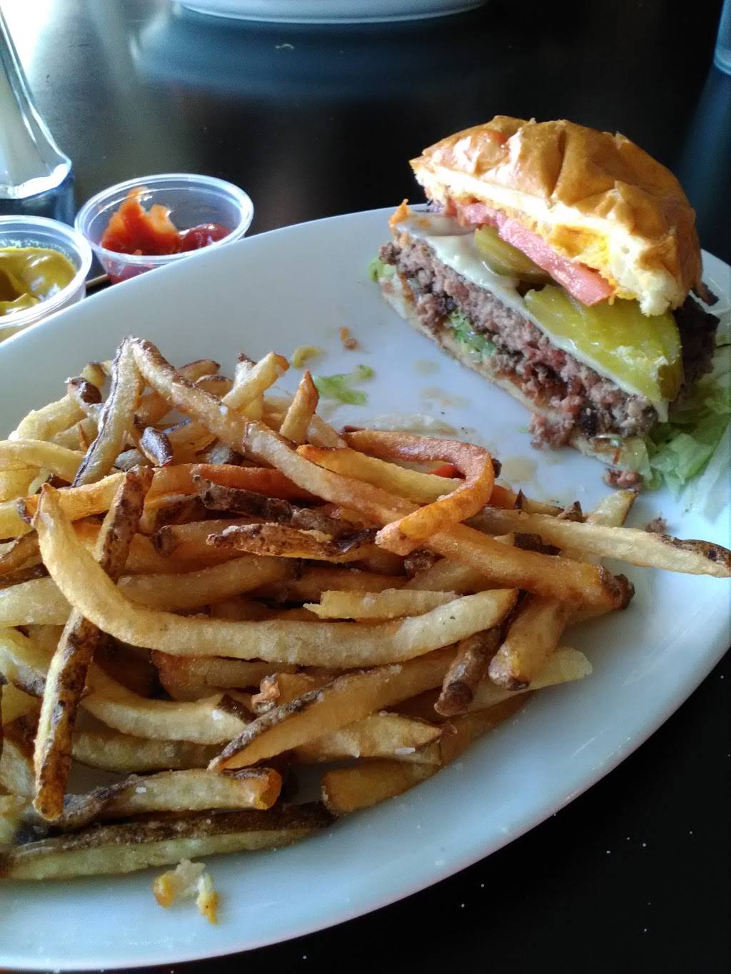 The Town Hall Grill | restaurant | 410 Market St, Chapel Hill, NC 27516, USA | 9199608696 OR +1 919-960-8696