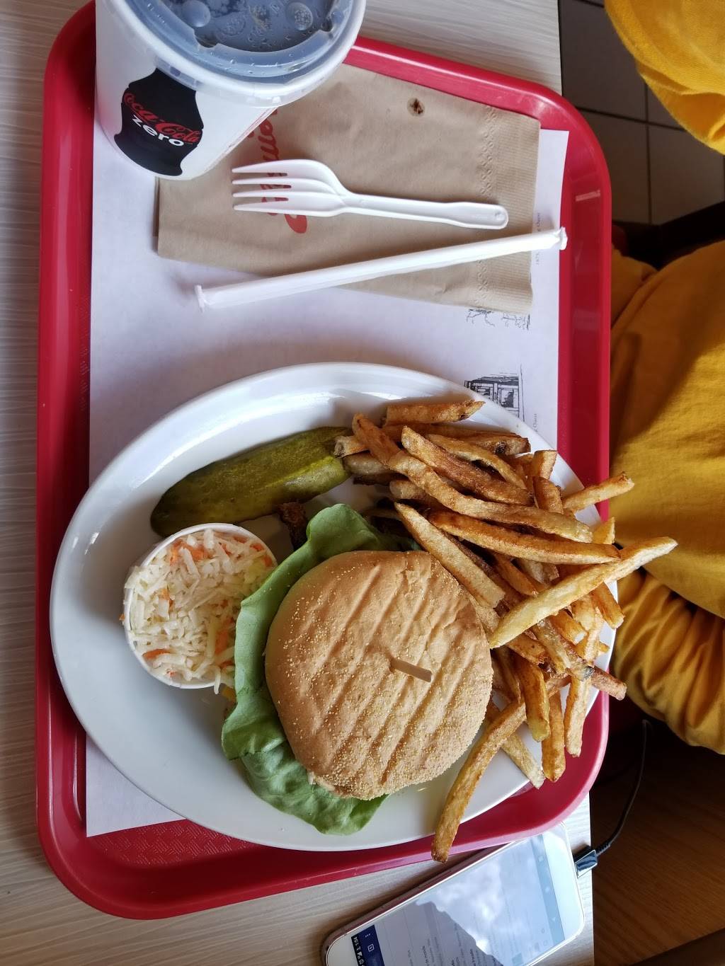 Louis Luncheonette Inc | restaurant | 260 Rue King Ouest, Sherbrooke, QC J1H 1P9, Canada | 8195636940 OR +1 819-563-6940