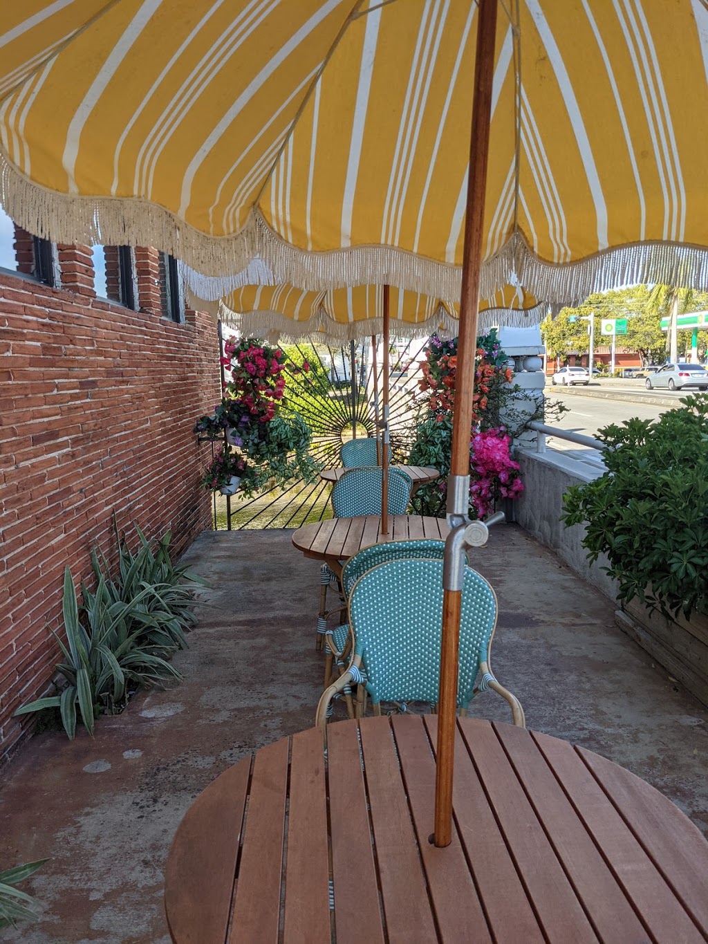 Cafe Kush | restaurant | 7700 Biscayne Blvd, Miami, FL 33138, USA | 3059854764 OR +1 305-985-4764