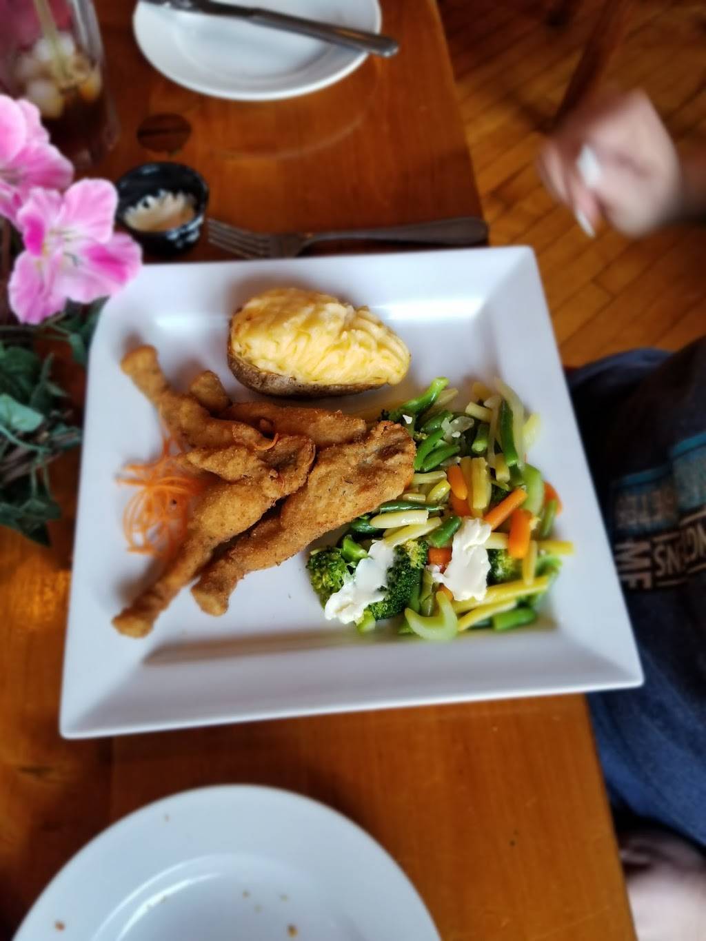 Ducks on the Roof | restaurant | 1430 Front Rd S, Amherstburg, ON N9V 2Y8, Canada | 5197360044 OR +1 519-736-0044