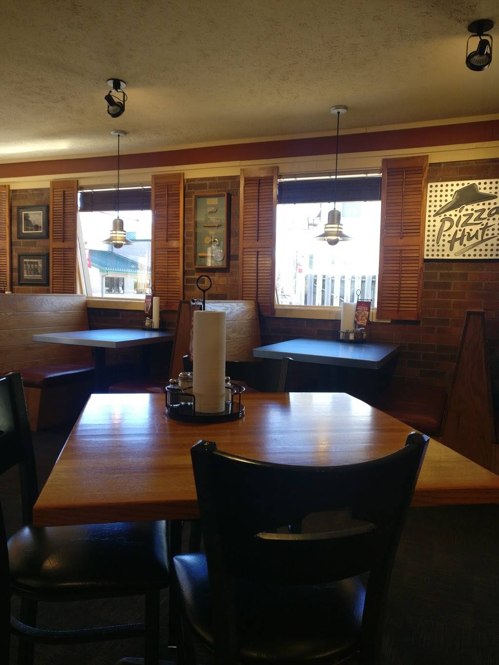 Pizza Hut | restaurant | 237 E Main Ave, Zeeland, MI 49464, USA | 6167727000 OR +1 616-772-7000