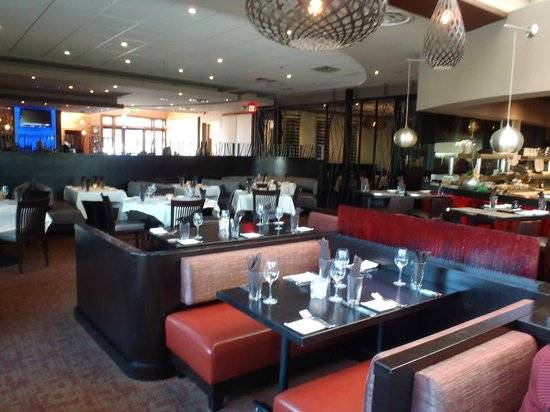 Roys Restaurant | restaurant | 8670 Genesee Ave, San Diego, CA 92122, USA | 8584551616 OR +1 858-455-1616