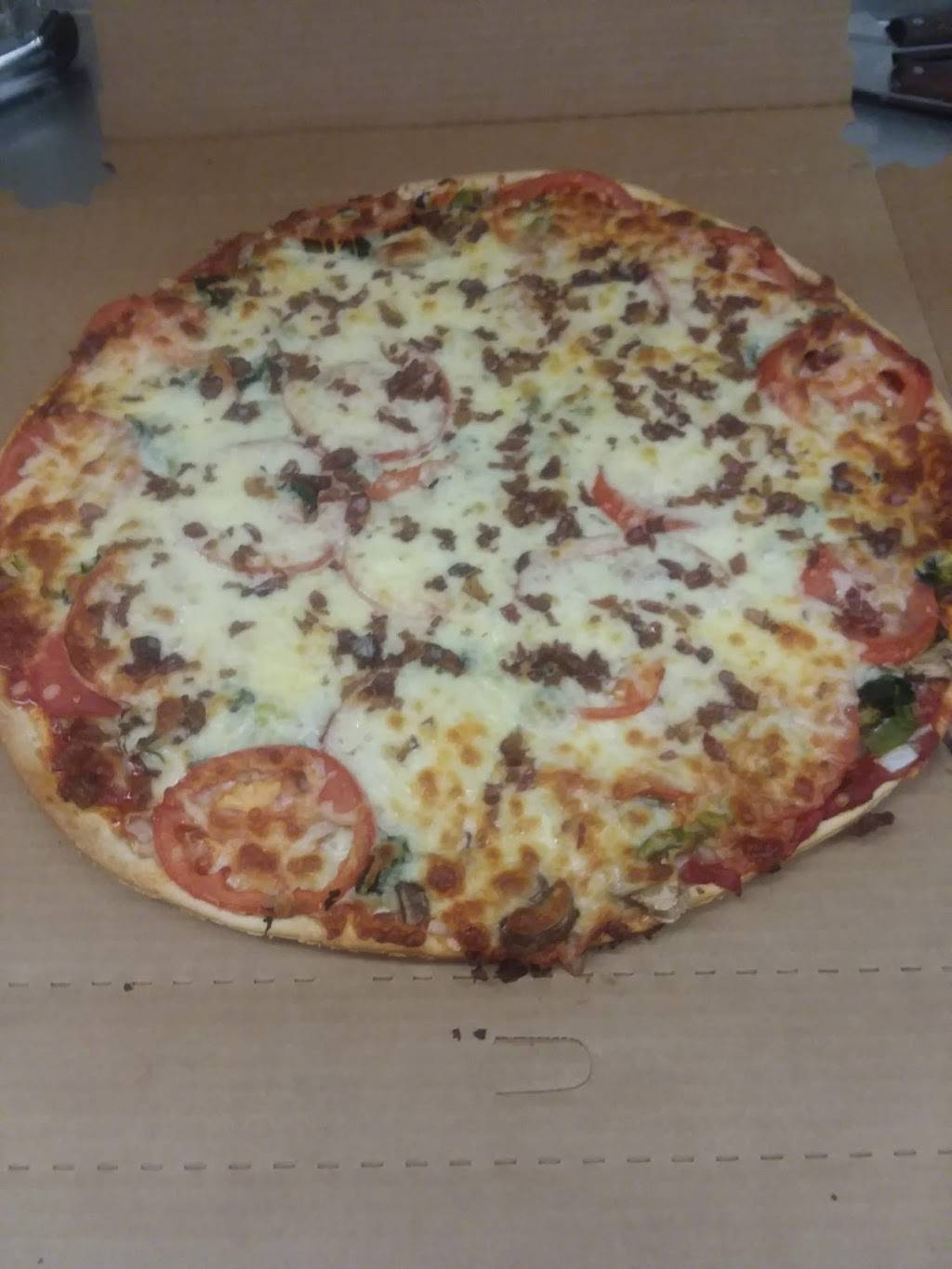 Noahs pizza | restaurant | 220 Oakton Ave, Pewaukee, WI 53072, USA | 2626968001 OR +1 262-696-8001