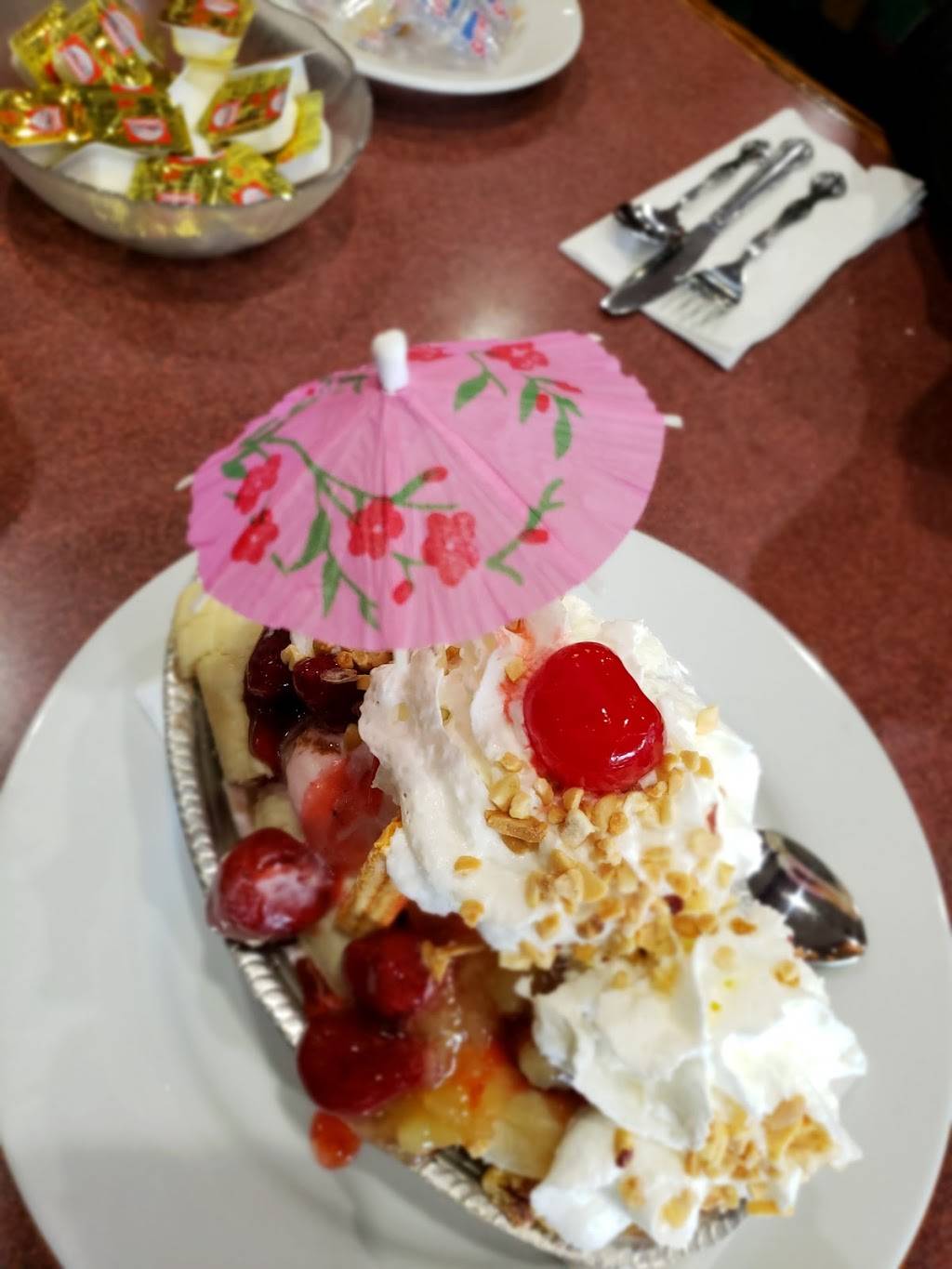 Buffalo Restaurant & Ice Cream Parlor | restaurant | 1180 W Lake Cook Rd, Buffalo Grove, IL 60089, USA | 8478081120 OR +1 847-808-1120