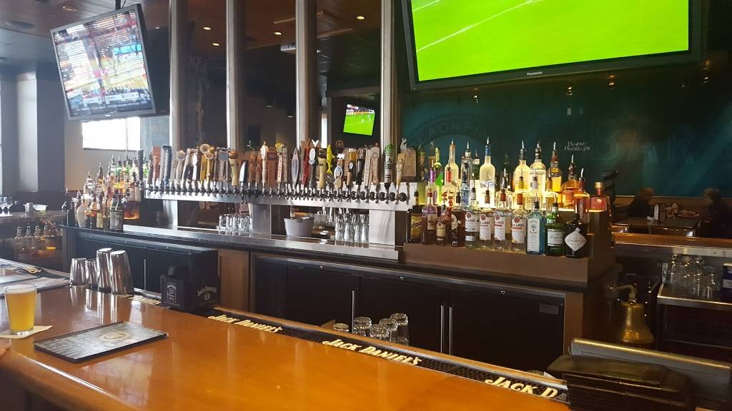 Blackfinn Ameripub - Merrifield | restaurant | 2750 Gallows Rd, Vienna, VA 22180, USA | 7032070100 OR +1 703-207-0100