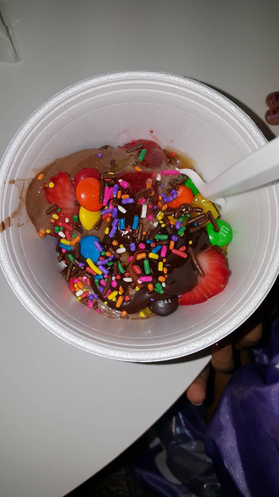 sweetFrog Premium Frozen Yogurt | bakery | 852 N Rolling Rd, Catonsville, MD 21228, USA | 4107447609 OR +1 410-744-7609