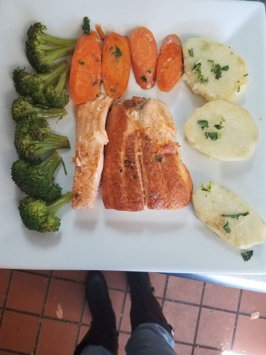 Salsabor Latin Flavor | restaurant | 116 S Pavilion Ave, Riverside, NJ 08075, USA | 8562555584 OR +1 856-255-5584