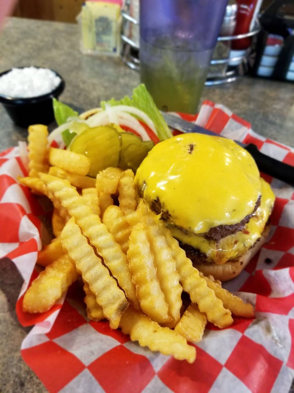 Lees | restaurant | 4128 14th Ave, Rock Island, IL 61201, USA | 3095580097 OR +1 309-558-0097