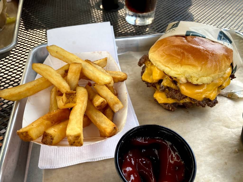 DLUX | restaurant | 117 Martin Luther King Jr Blvd, Madison, WI 53703, USA | 6084673130 OR +1 608-467-3130