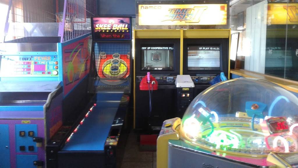 Straw Hat Pizza | restaurant | 3765 La Sierra Ave, Riverside, CA 92505, USA | 9513542590 OR +1 951-354-2590