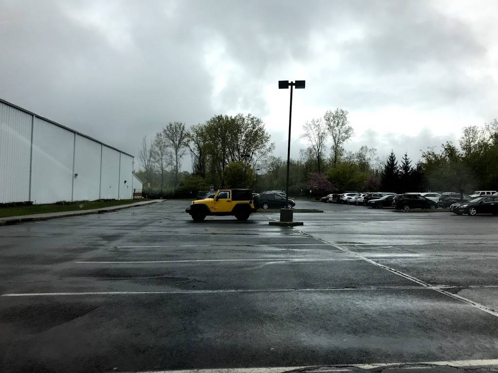 Ice Vault Arena | restaurant | 10 Nevins Rd, Wayne, NJ 07470, USA | 9736281500 OR +1 973-628-1500