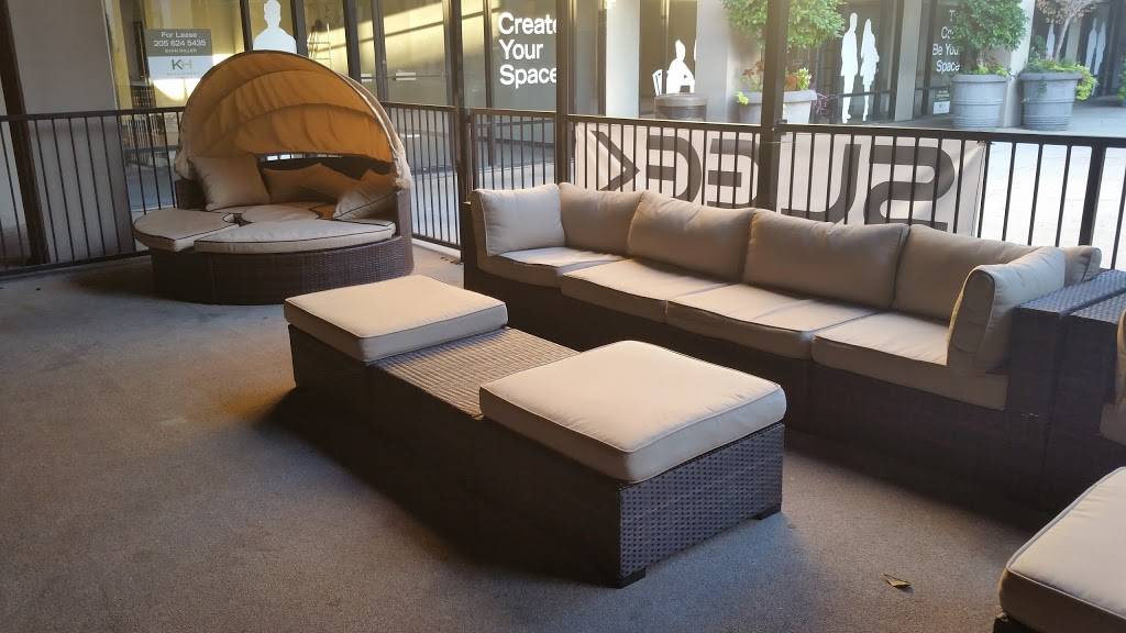 SLEEK Sports Bar | night club | 1005 20th St S, Birmingham, AL 35205, USA | 2058485965 OR +1 205-848-5965