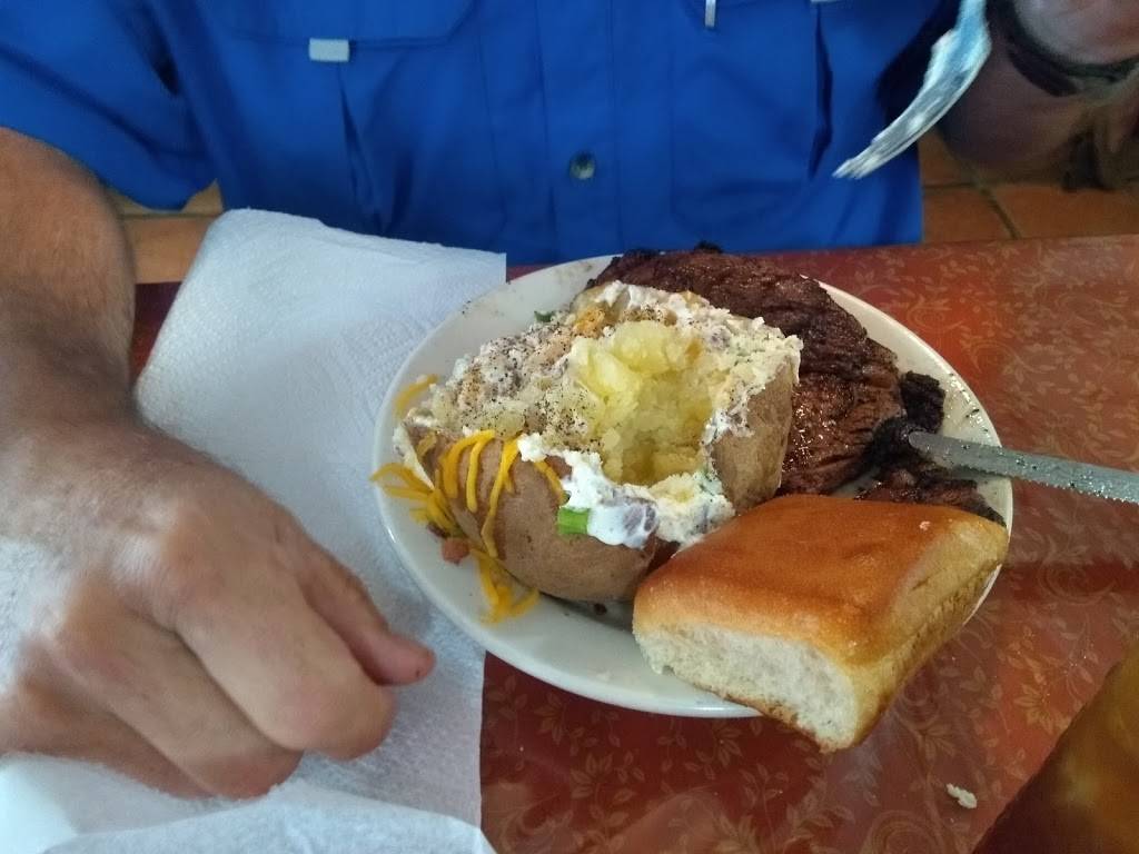 Reynas Cafe | restaurant | 7902 US-59 BUS, Hungerford, TX 77448, USA | 9795310880 OR +1 979-531-0880